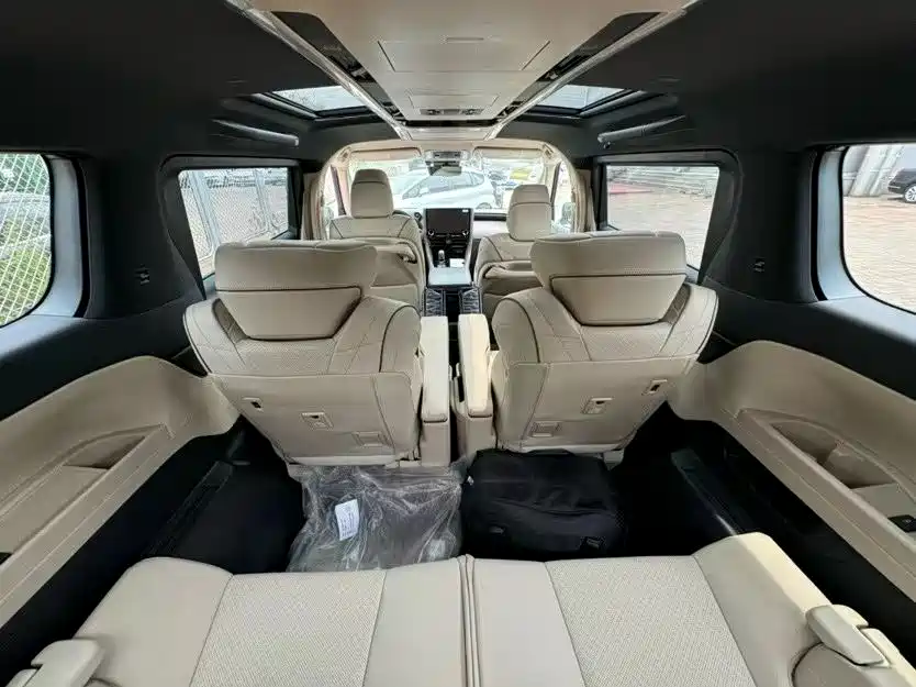 Toyota Alphard 2025 Hybrid 2.5L Ultimate Gold Edition фото 10