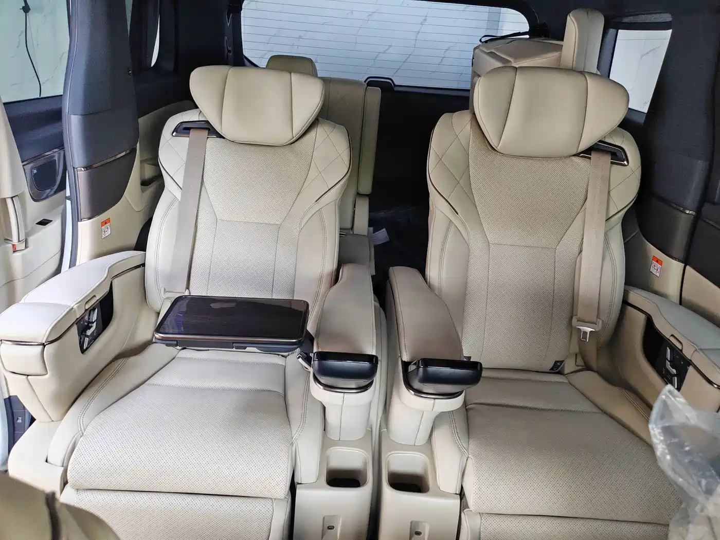 Toyota Alphard 2025 Hybrid 2.5L Ultimate Gold Edition фото 13