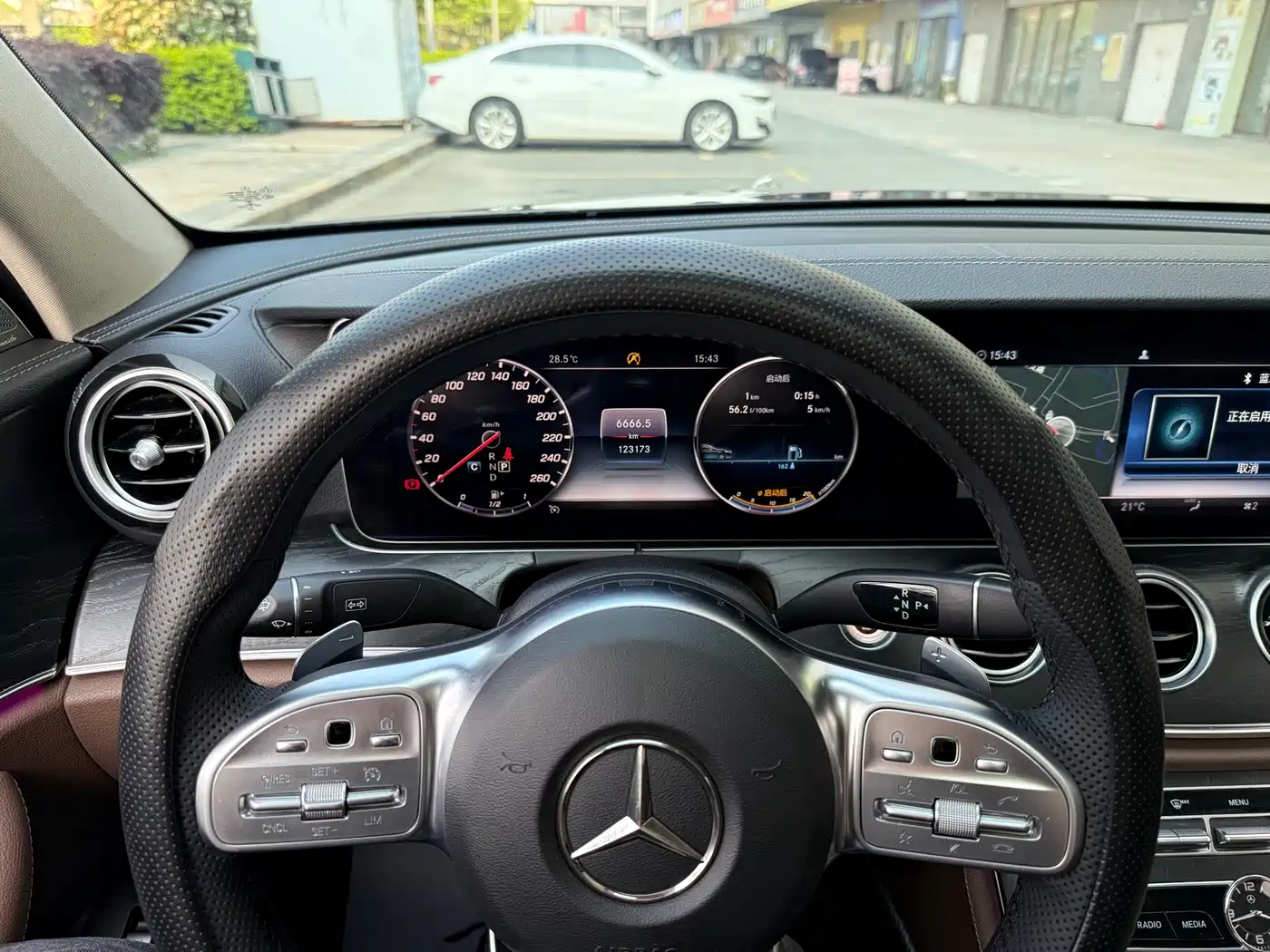 Mercedes-Benz E-Class 2019 E 200 L Sport фото 13