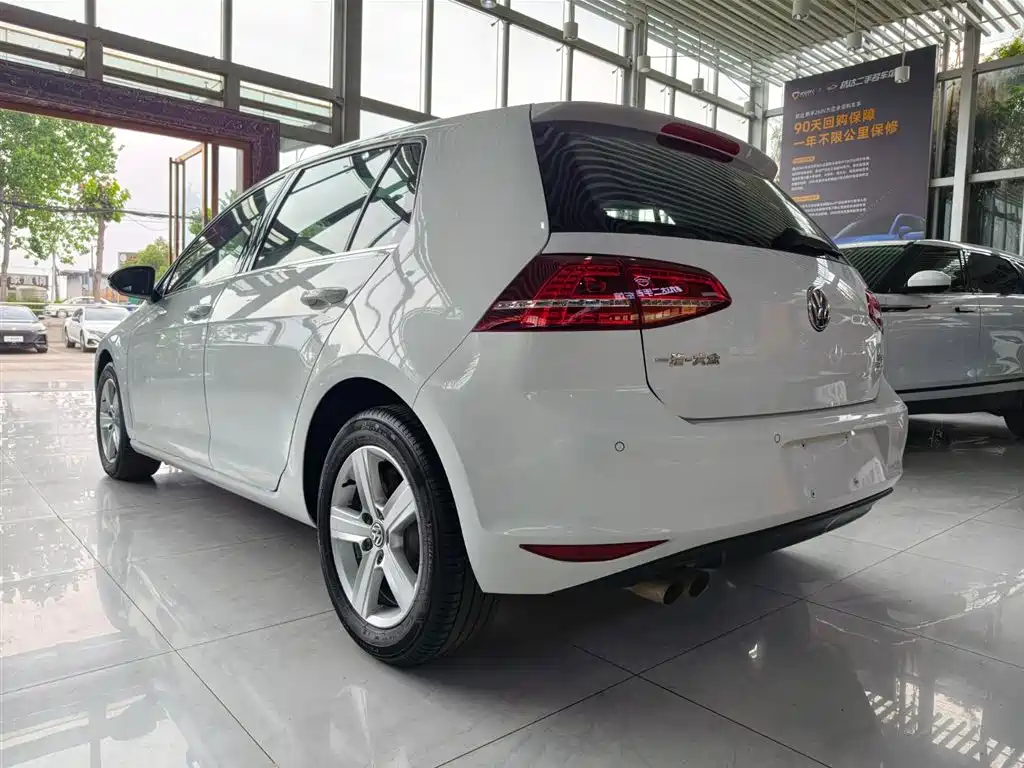 Volkswagen Golf 2017 230TSI Auto Comfort Millionth Anniversary Edition фото 6