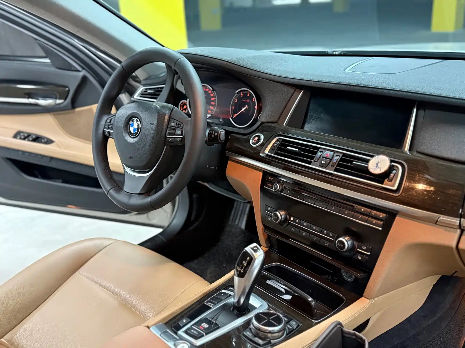 Photo 8 - BMW 7 Series