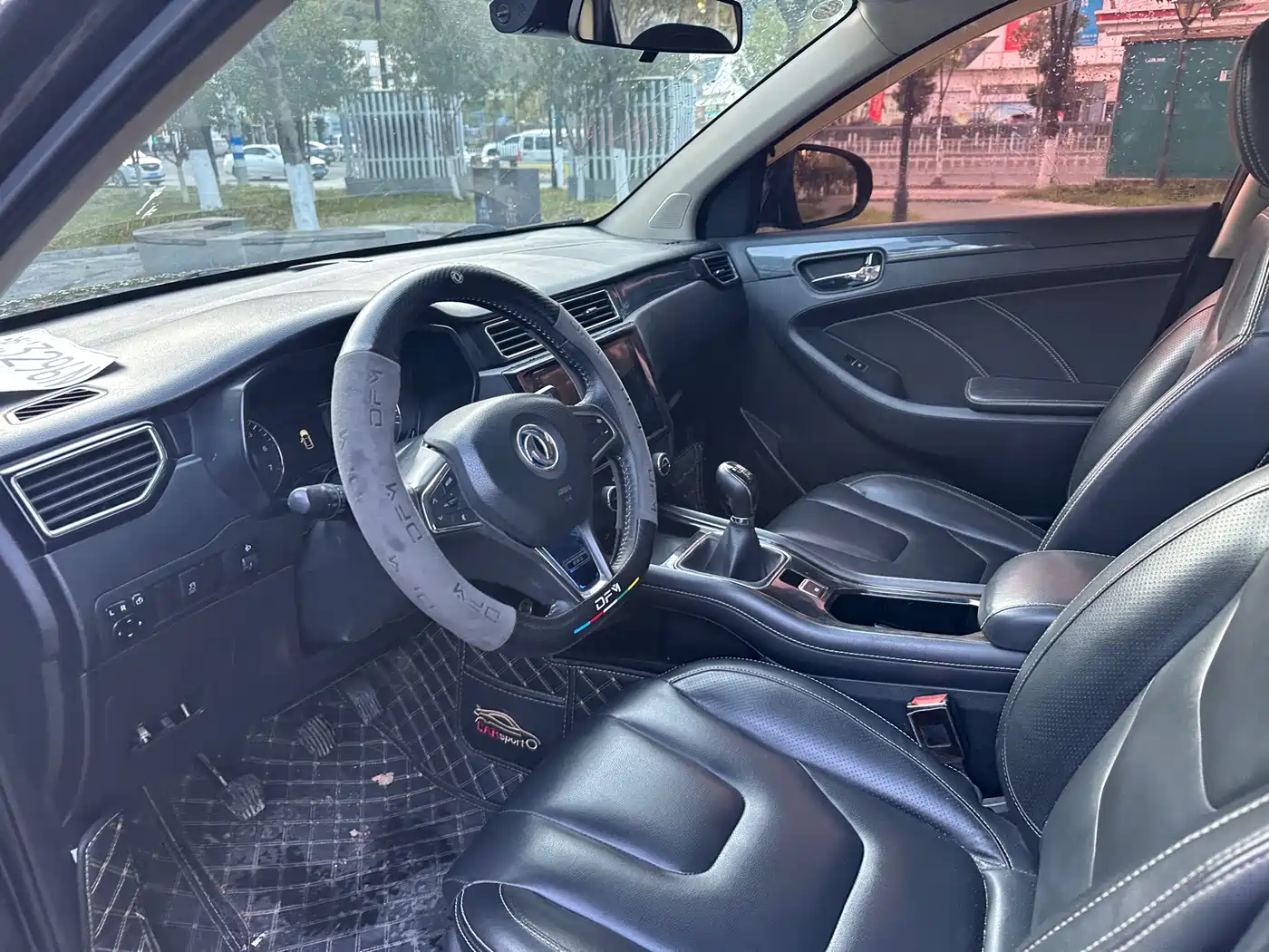 Dongfeng Fengguang Fengguang 580 2016 2016 Model 1.5T Manual Comfort Version