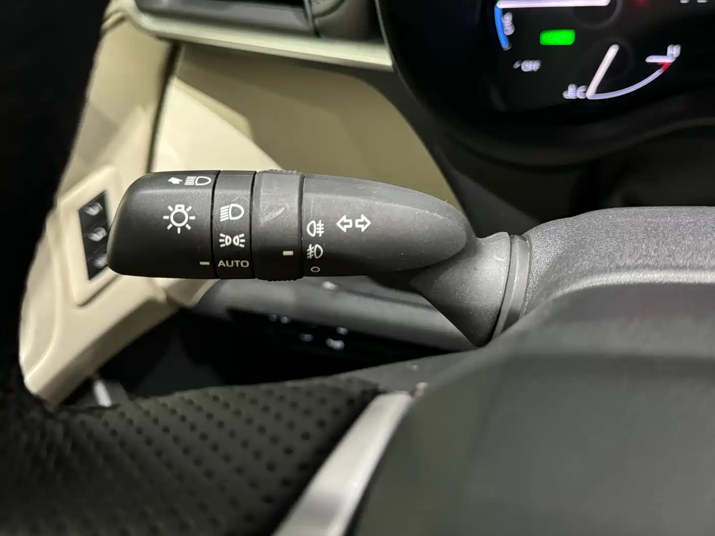 Toyota Granvia 2023 2.5L Hybrid VIP Edition фото 17