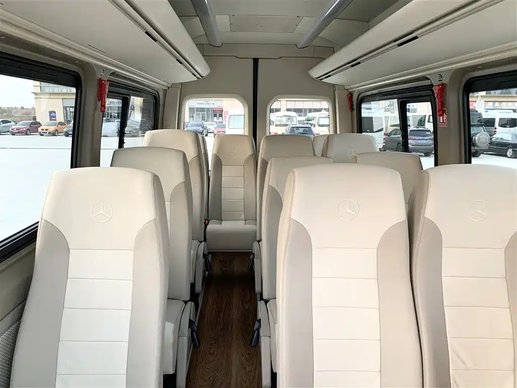 Mercedes-Benz Sprinter 2016 2.1T Premium Tour Medium Wheelbase Version фото 7