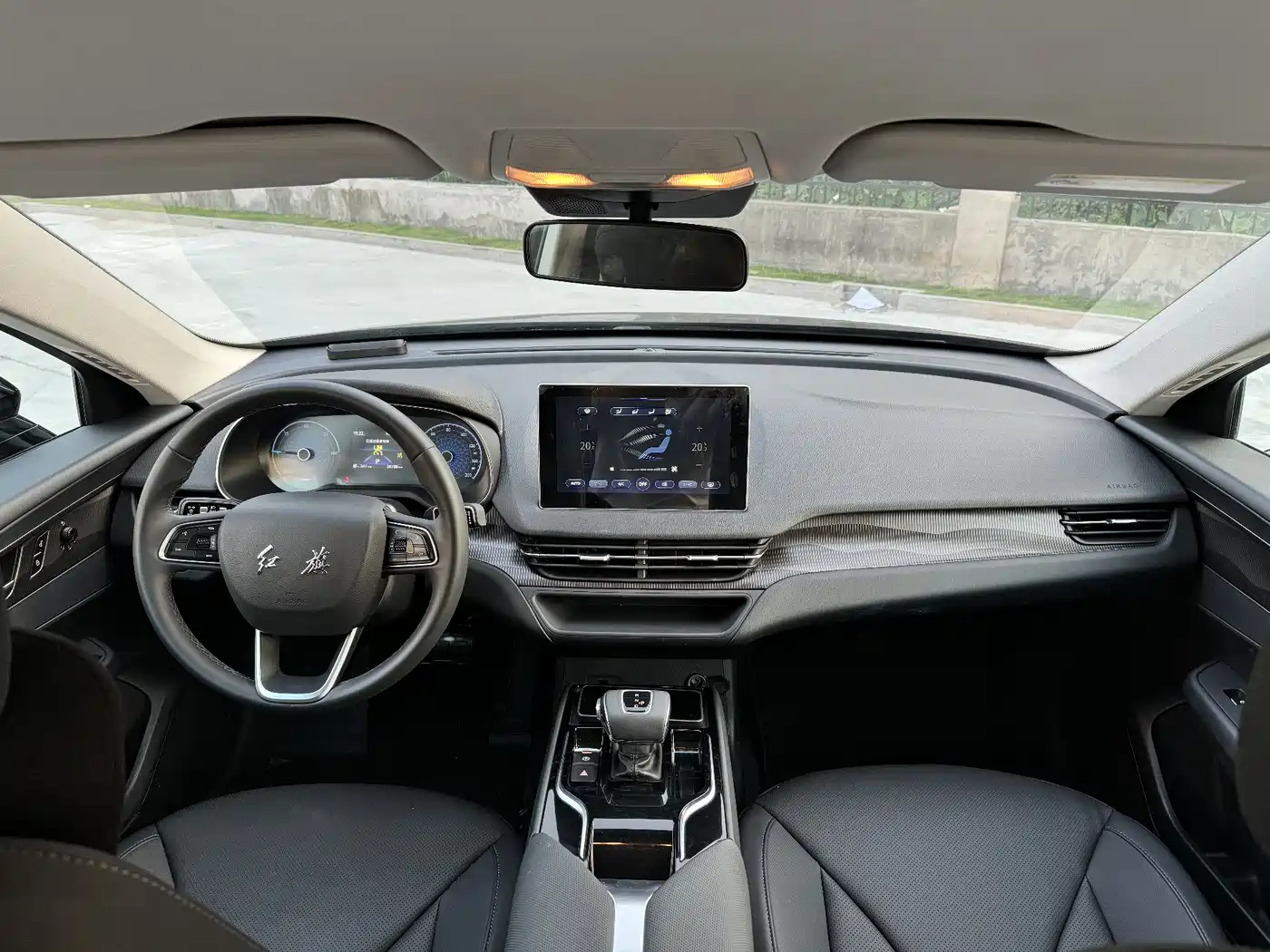 Hongqi E-QM5 2023 Basic Travel Edition фото 19