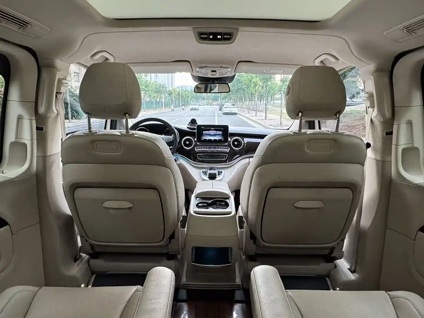 Mercedes-Benz V-Class 2018 V 260 L Premium Long Wheelbase Edition China VI фото 11
