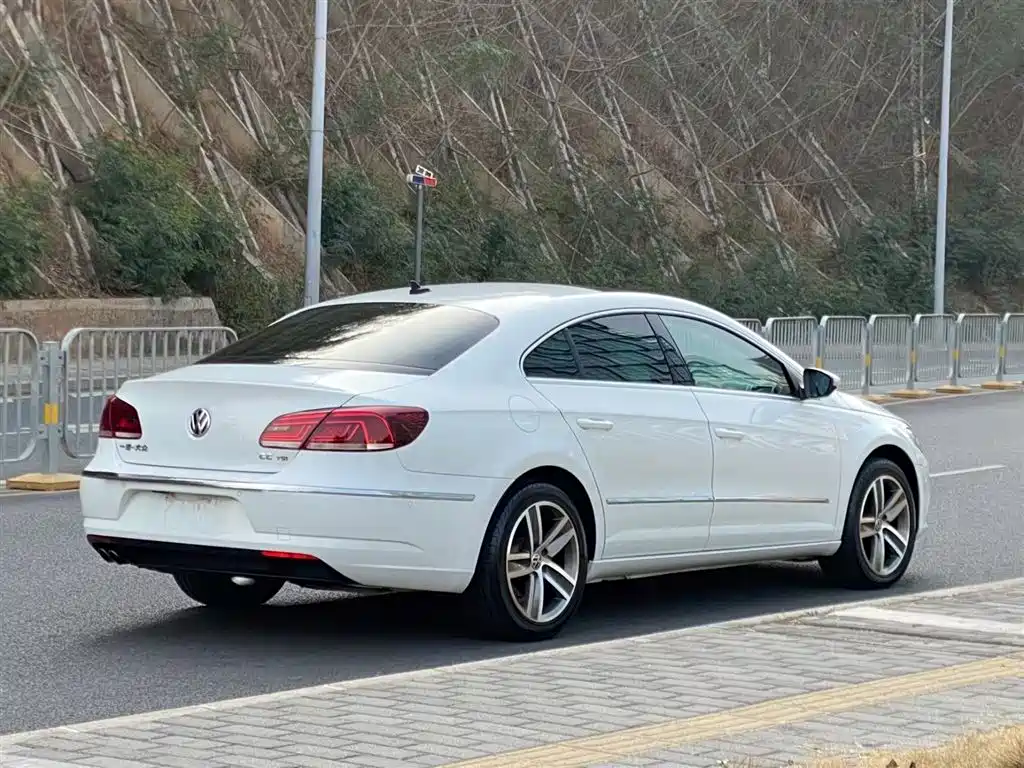 Volkswagen FAW-Volkswagen CC 2015 1.8TSI Luxury фото 4
