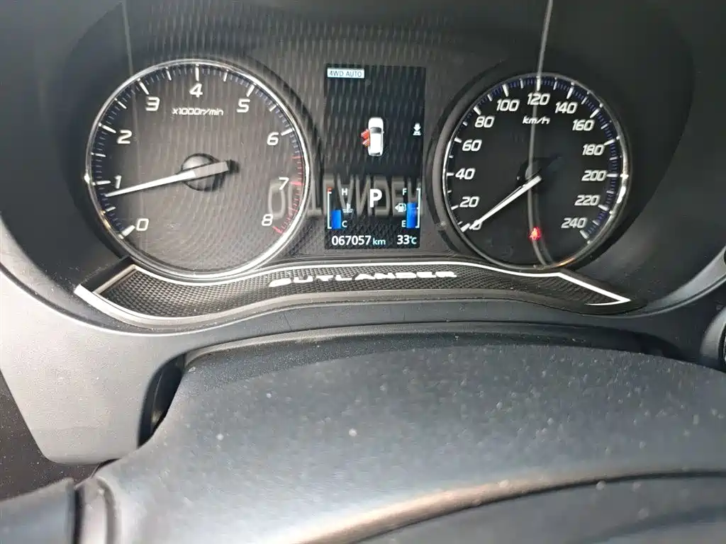 Mitsubishi Outlander 2020 2.4L 4WD Luxury 5-seater фото 9