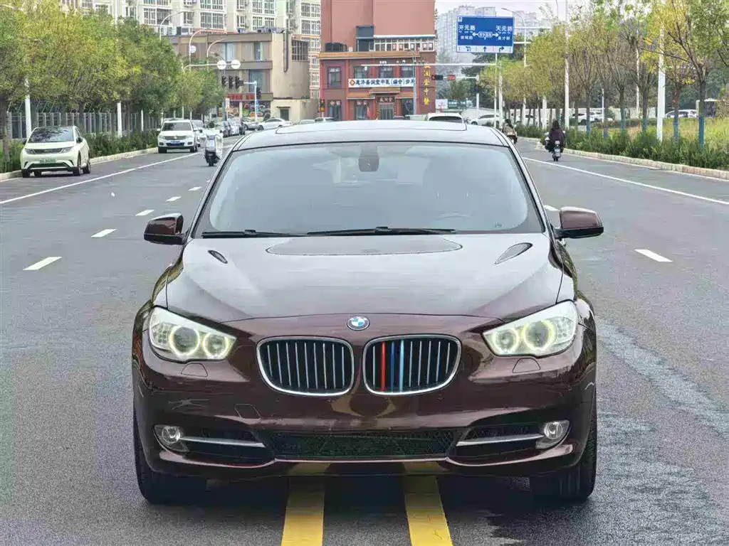 BMW 5 Series GT 2010 535i Leading Model фото 2