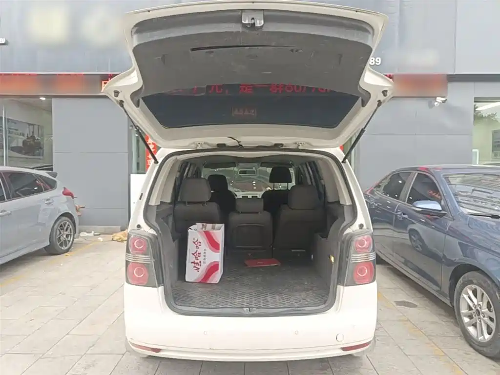 Volkswagen Touran 2013 1.4T Manual Trend 5-seater фото 19