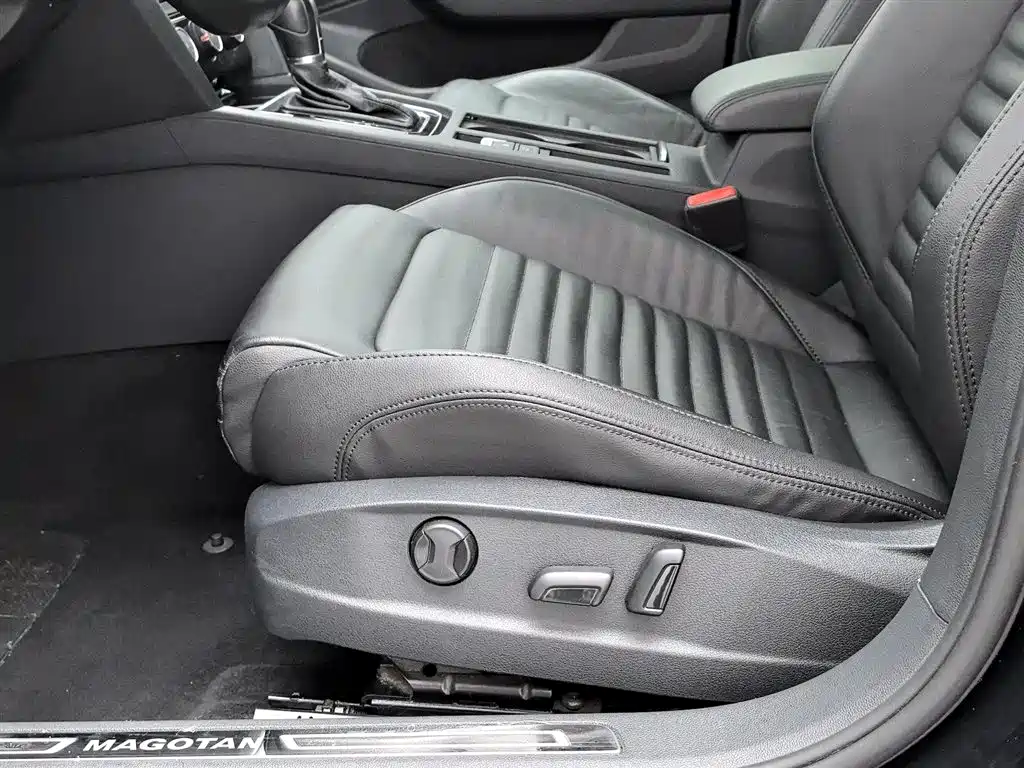 Volkswagen Magotan 2018 330TSI DSG Leading фото 20