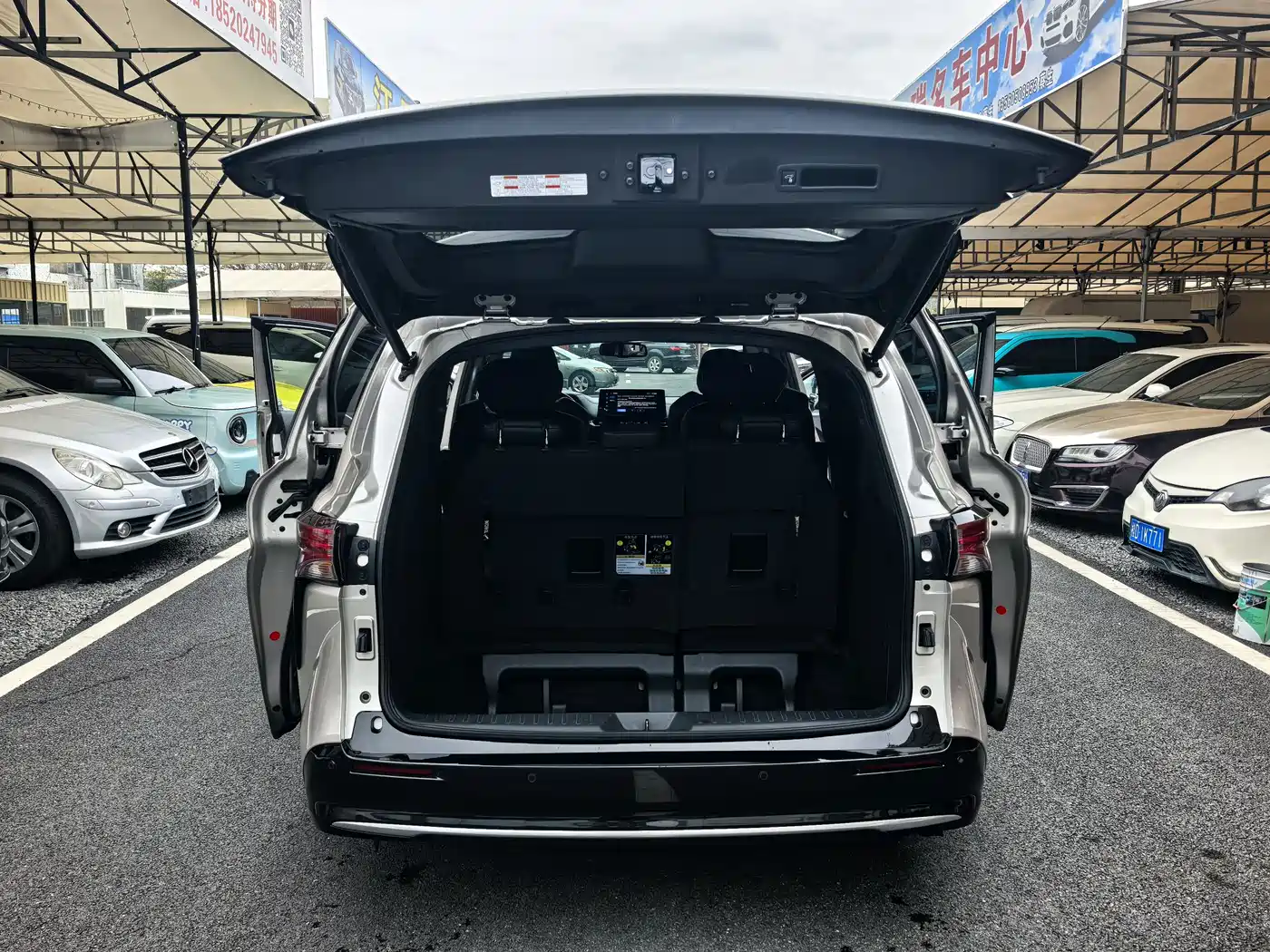 Toyota Sienna 2021 2.5L Hybrid Premium Edition фото 7