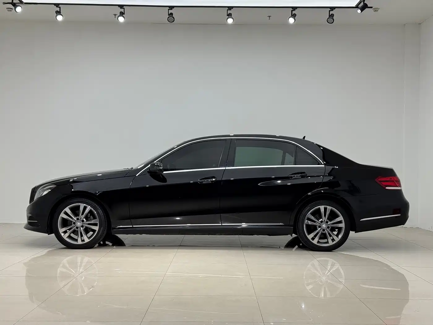 Mercedes-Benz E-Class 2014 E 260 L Sport фото 7