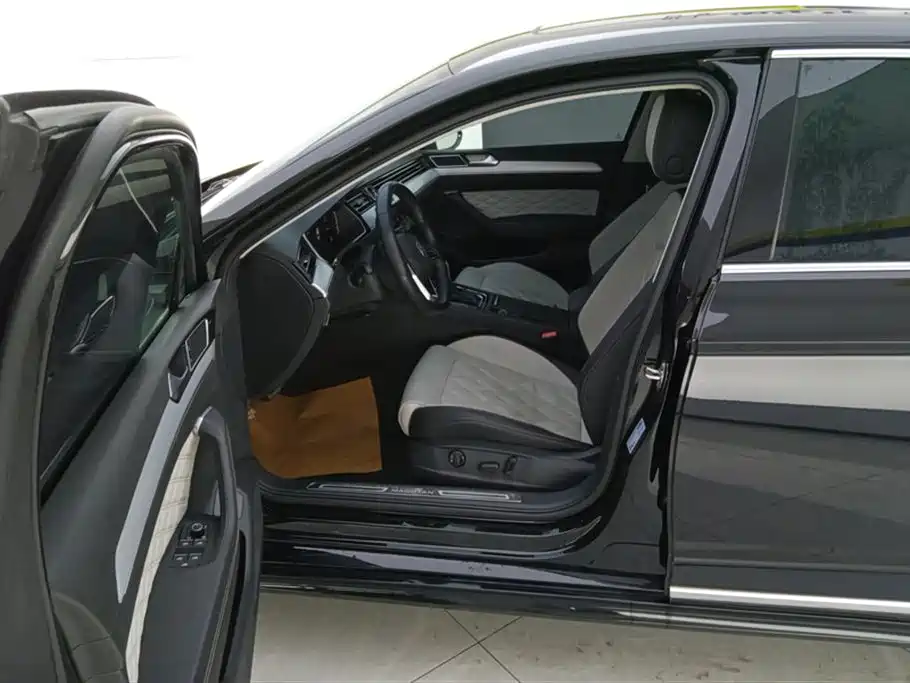Volkswagen Magotan 2023 Model 2 Million Commemorative Edition 330TSI DSG Luxury фото 9