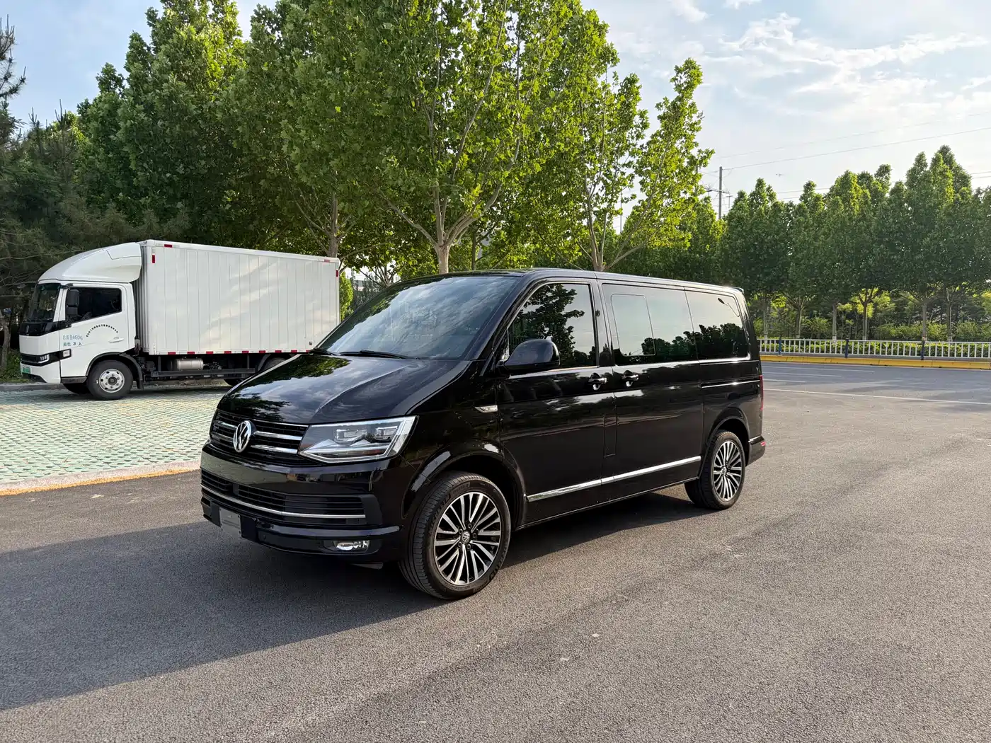 Volkswagen Multivan 2019 2.0TSI 4WD Premium 7-seater