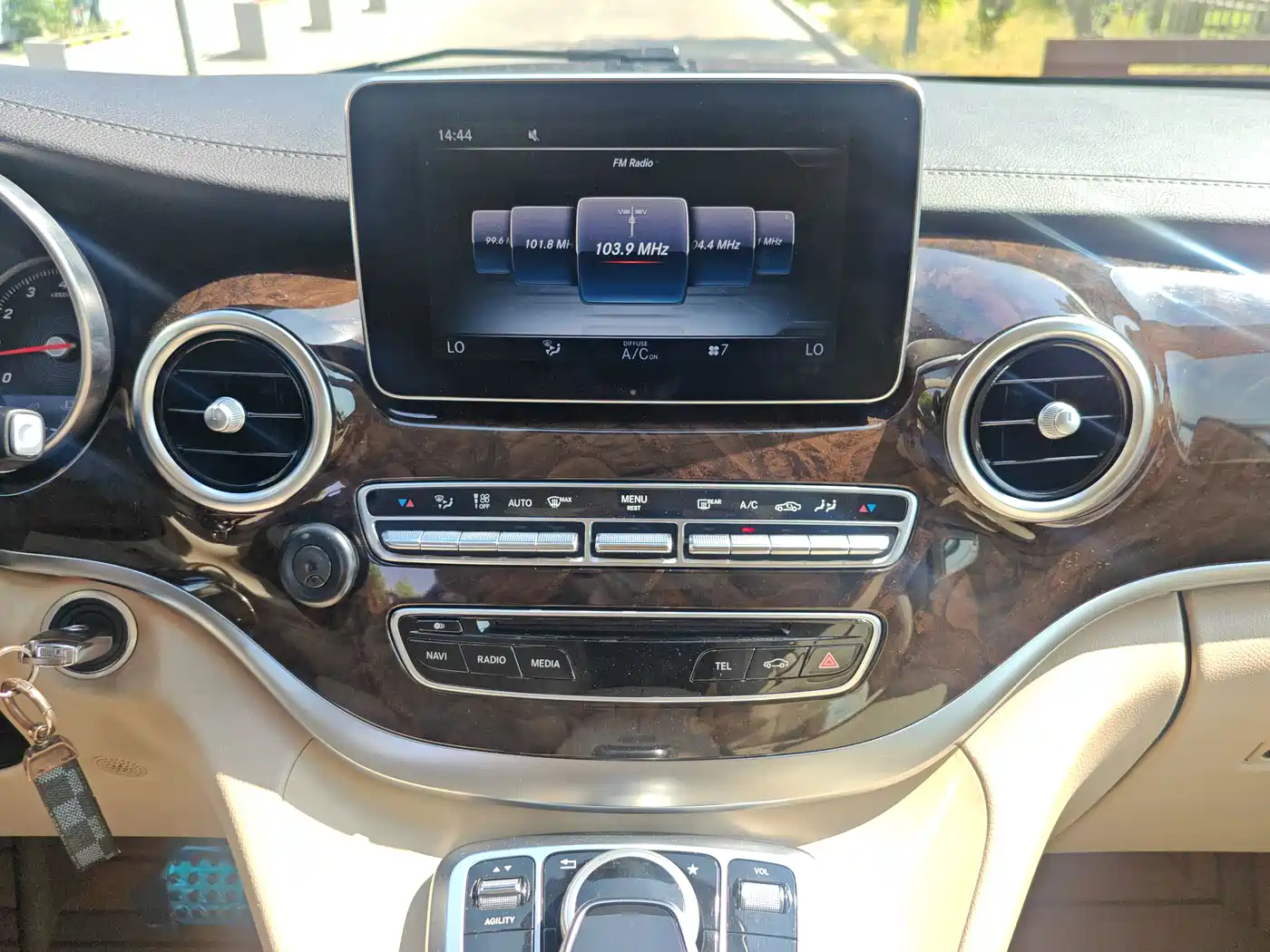 Mercedes-Benz V-Class 2016 V 260 L Premium Long фото 17