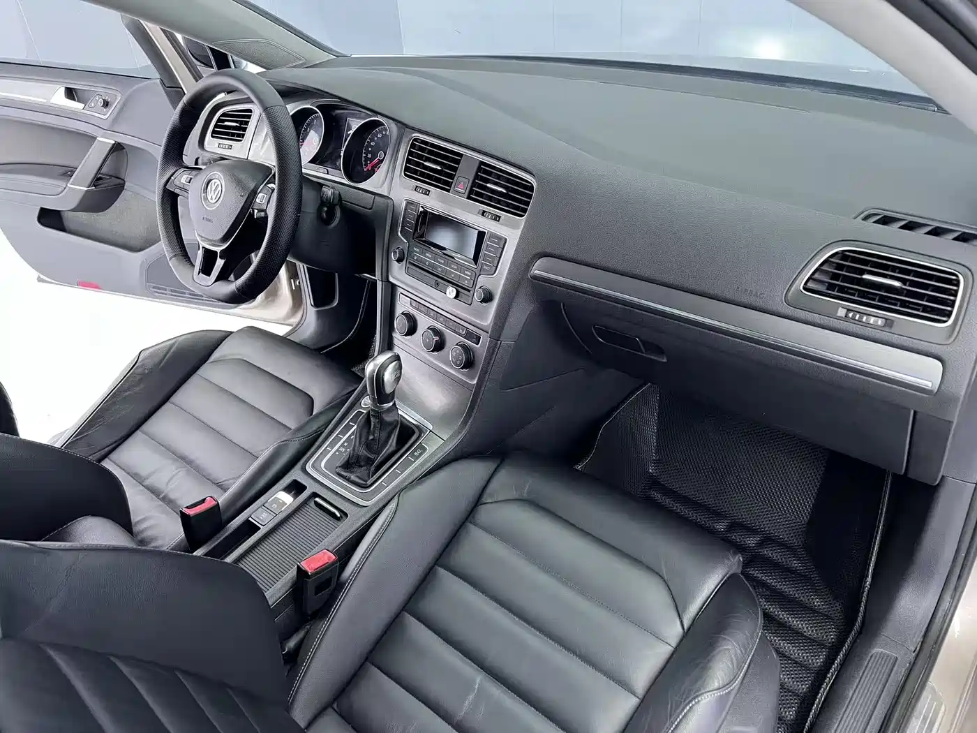 Volkswagen Golf 2015 1.4TSI Automatic Luxury фото 10