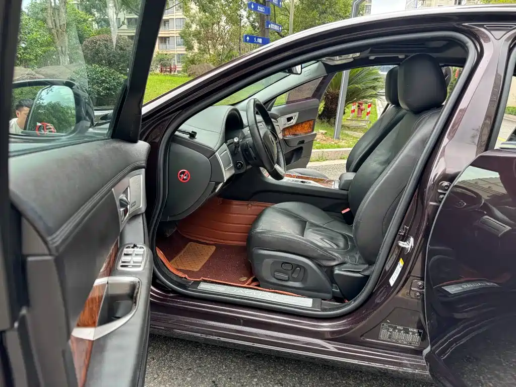 Jaguar XF 2015 2015 XF 2.0T Luxury Edition