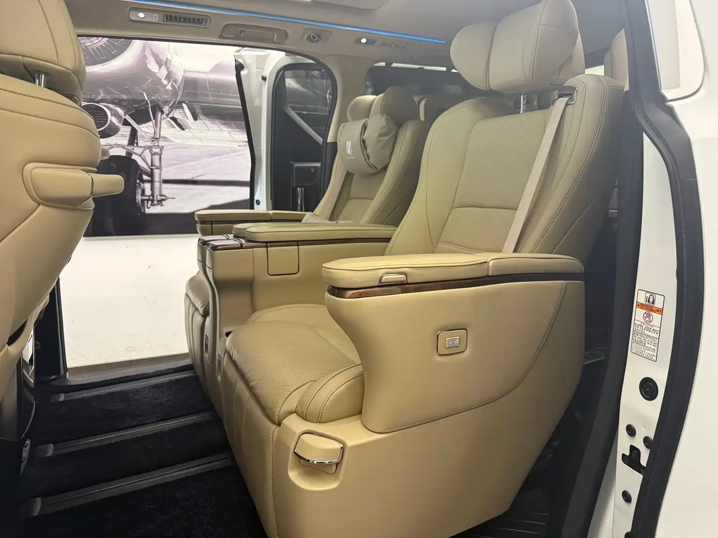 Toyota Alphard 2018 3.5L Luxury фото 9