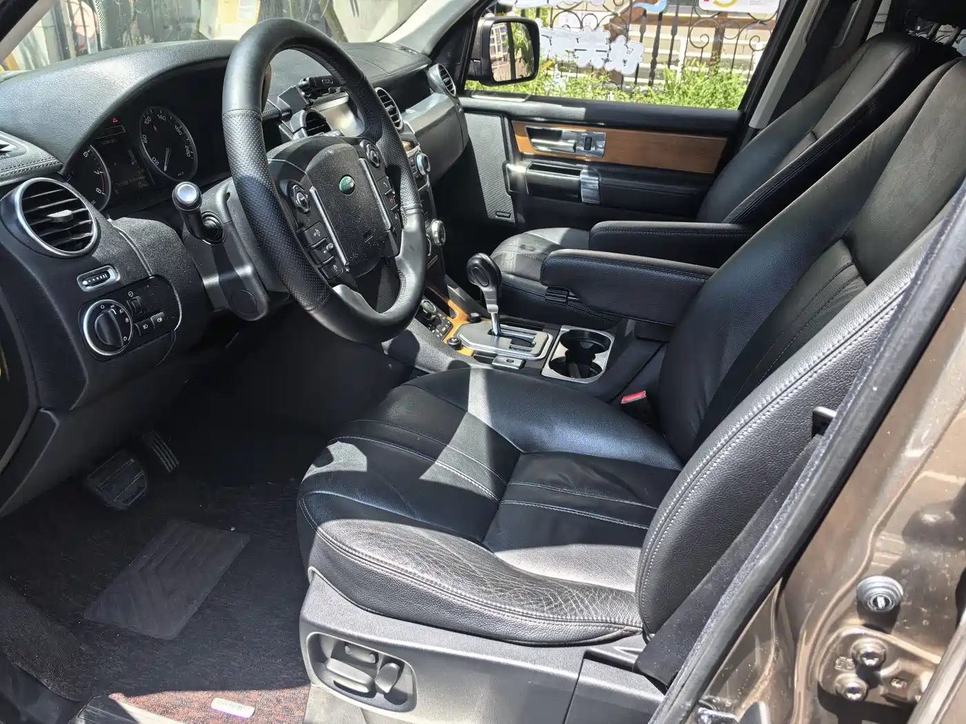 Land Rover Discovery 2012 5.0 V8 HSE фото 7