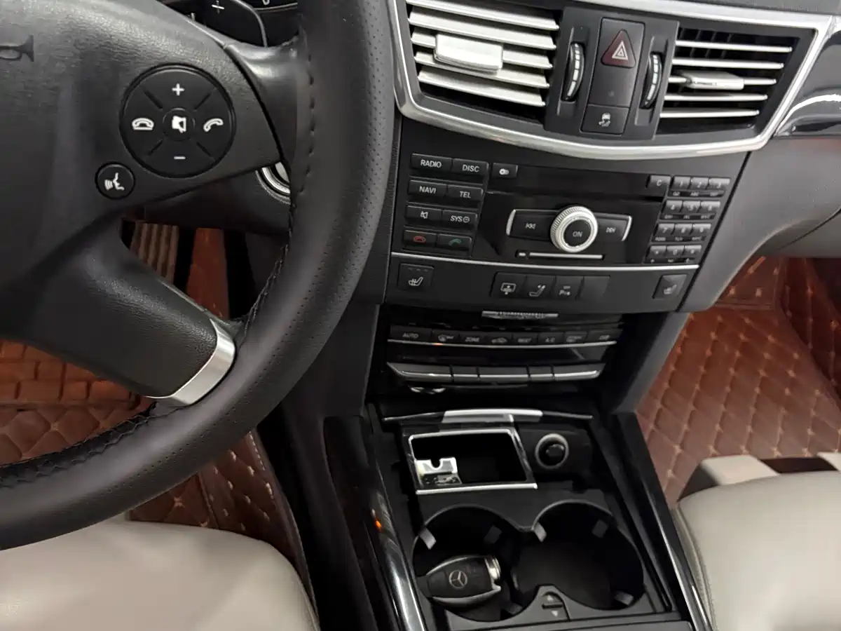 Mercedes-Benz E-Class 2012 E 300 L Fashion фото 18
