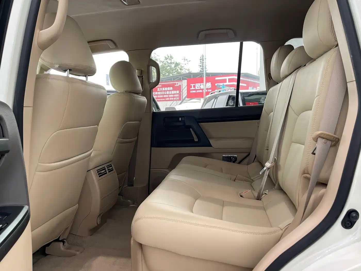 Toyota Land Cruiser (Import) 2015 4.0L V6 Middle East Limited Edition фото 9