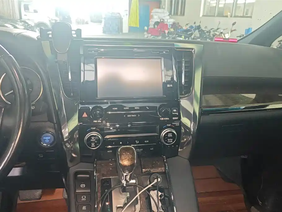 Toyota Alphard 2019 Hybrid 2.5L Luxury фото 13