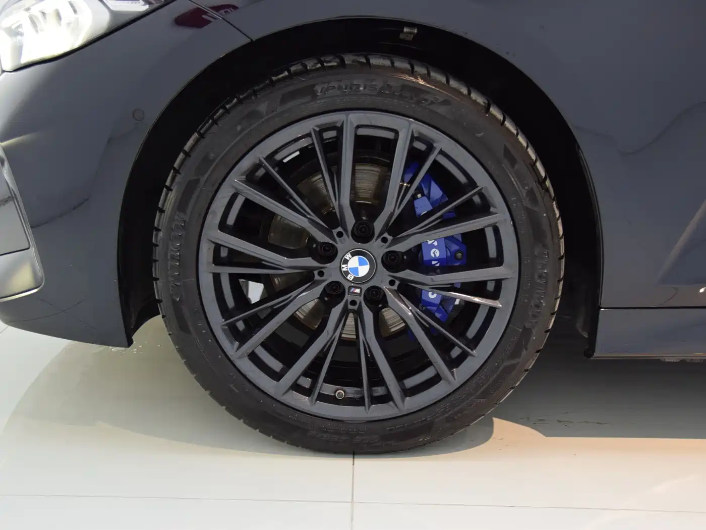 BMW 3 Series 2023 325i M Sport Black Night Package фото 22