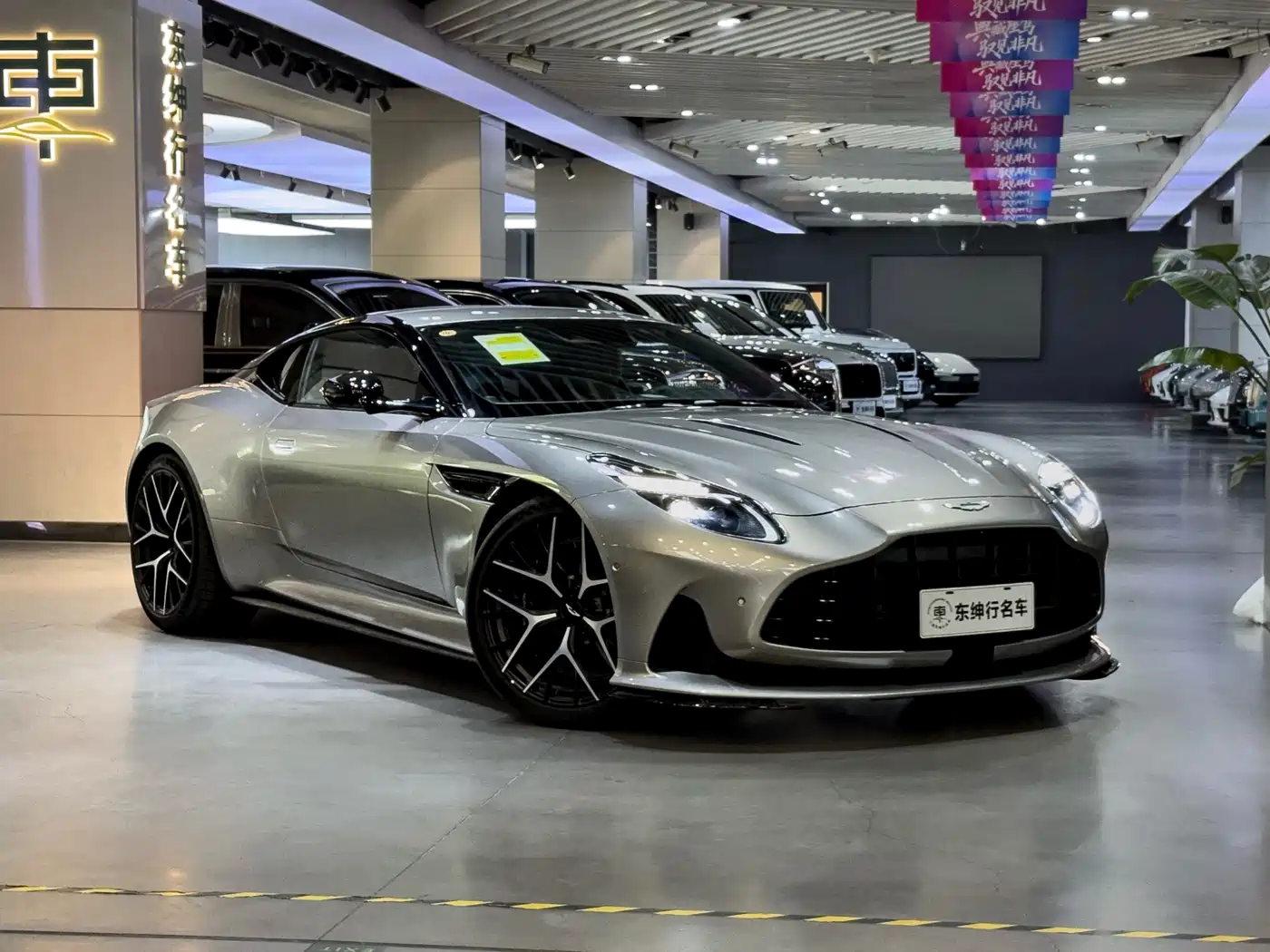 Aston Martin DB12 2025 4.0T V8 Coupe фото 3