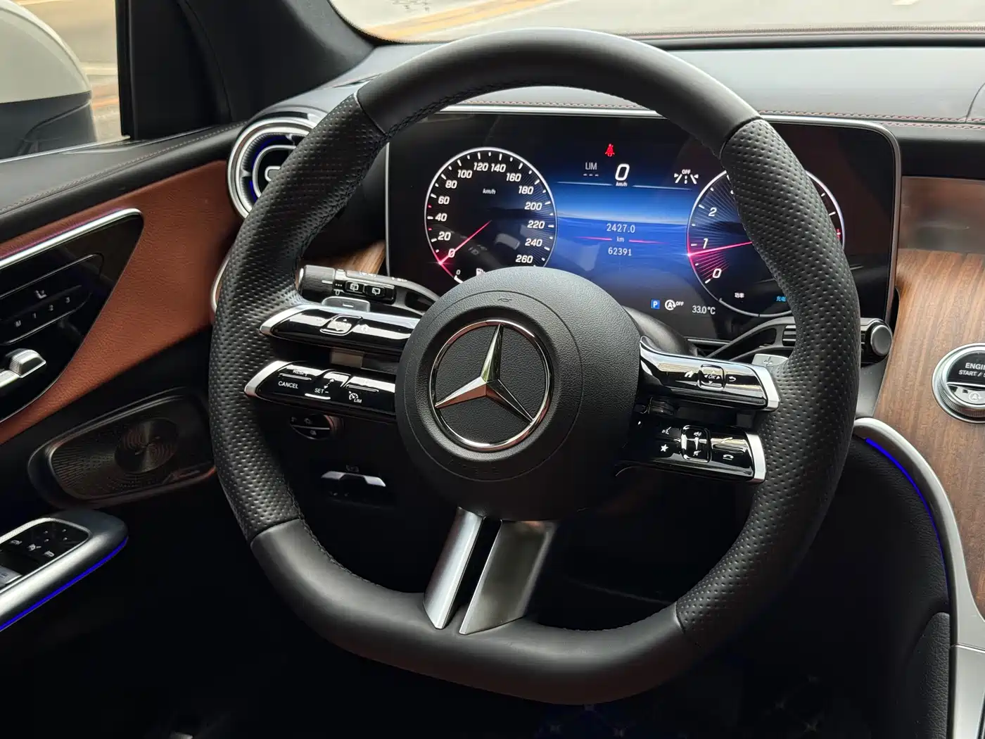 Mercedes-Benz GLC 2023 GLC 300 L 4MATIC Sport 5-Seater фото 8