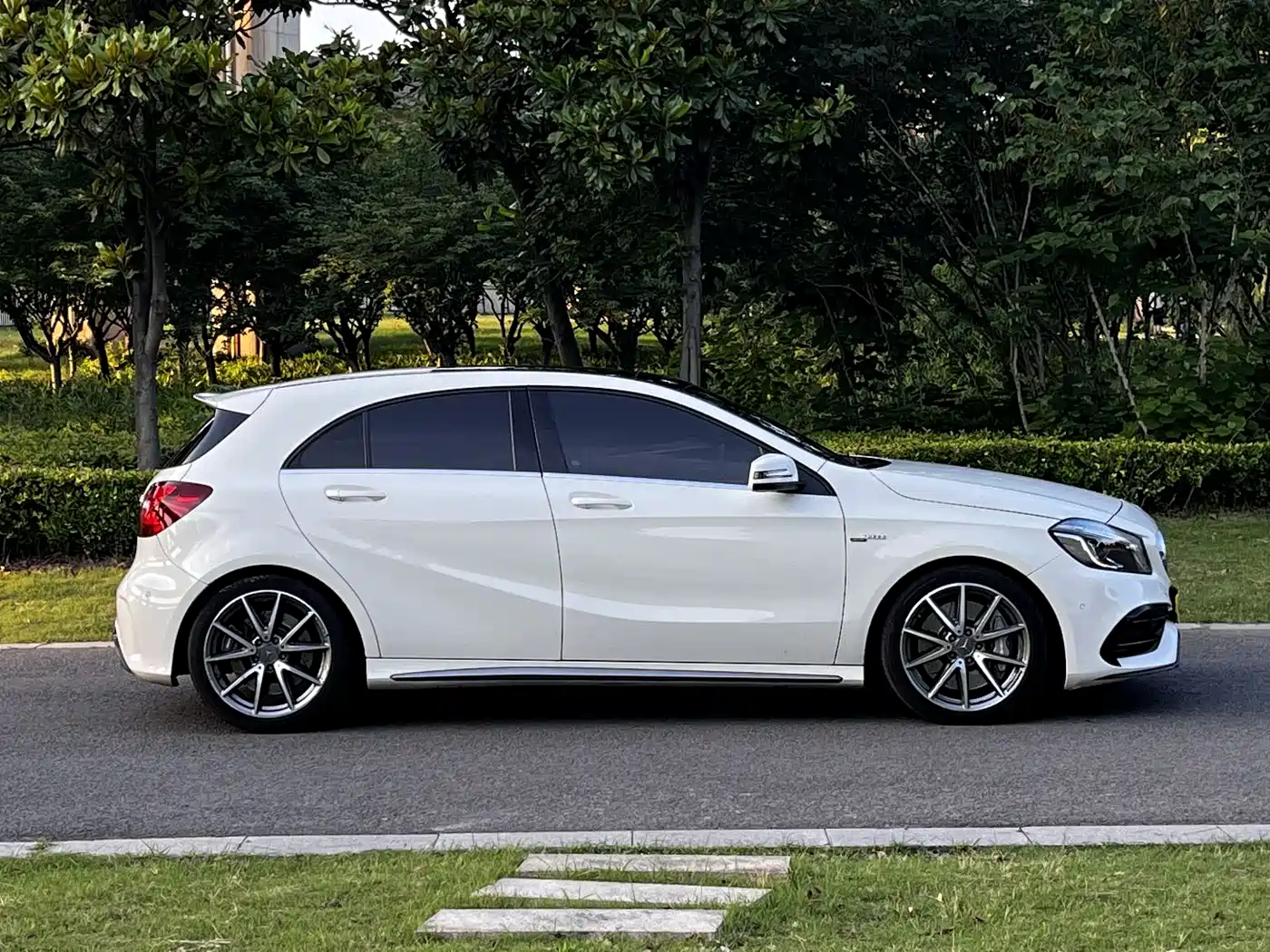 Mercedes-Benz A-Class AMG (Import) 2016 AMG A 45 4MATIC фото 4