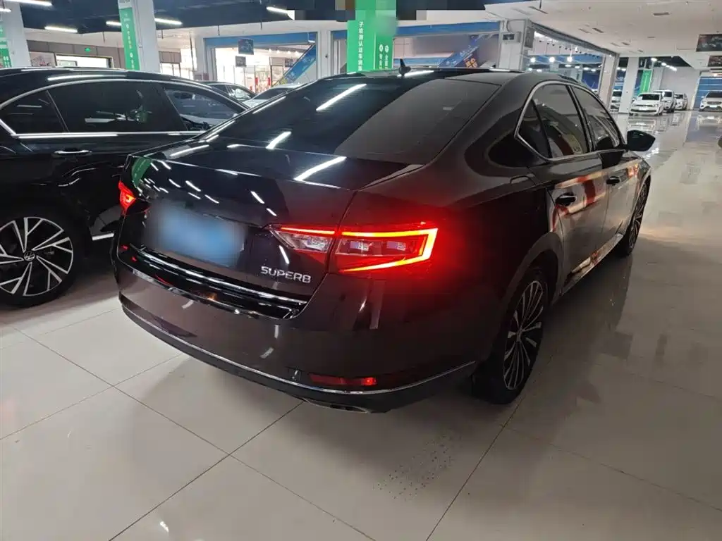 Škoda Superb 2018 TSI330 DSG Luxury Edition China V фото 5