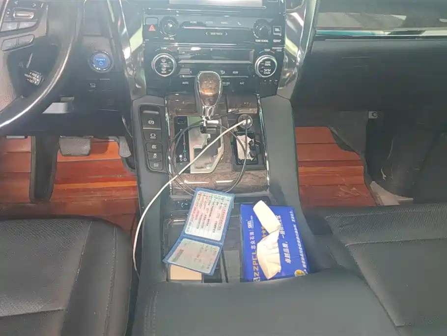 Toyota Alphard 2019 Hybrid 2.5L Luxury фото 16
