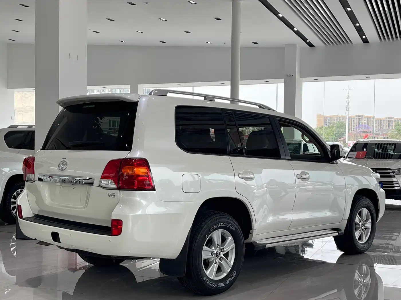 Toyota Land Cruiser (Import) 2015 4.0L V6 Middle East Limited Edition фото 3