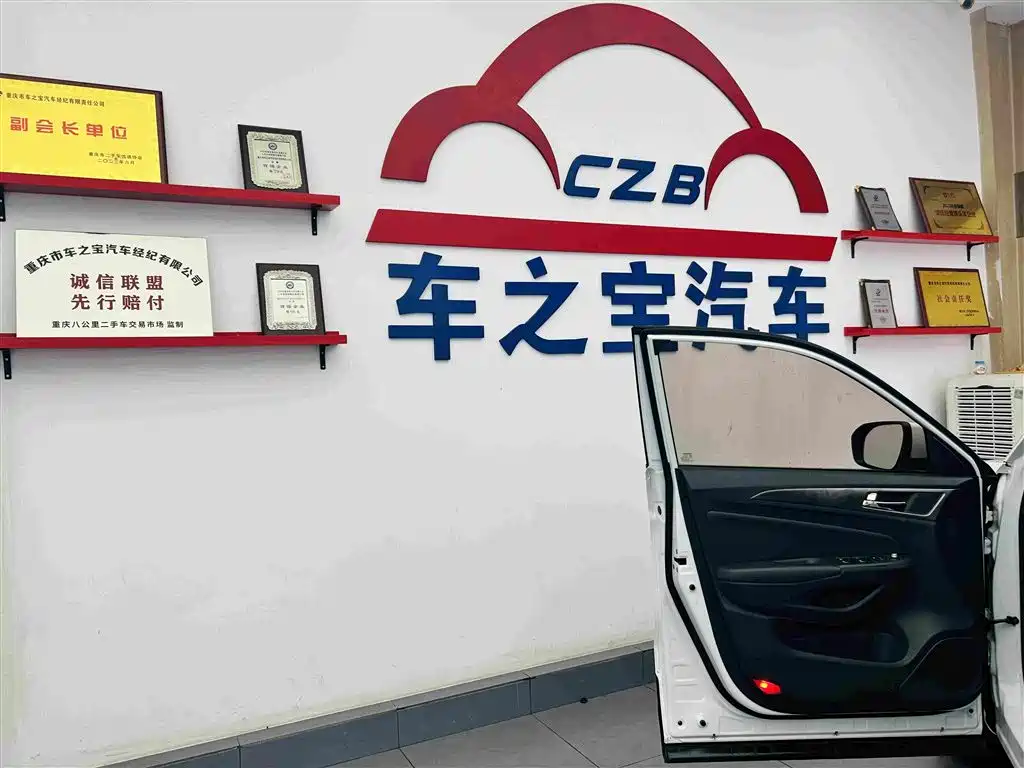 Фото 22 - Changan CS75