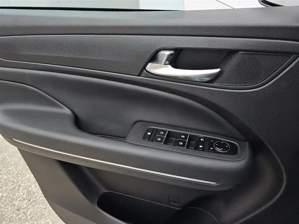 GAC Trumpchi Trumpchi M6 2021 270T DCT Luxury Edition (6-Seater) фото 10