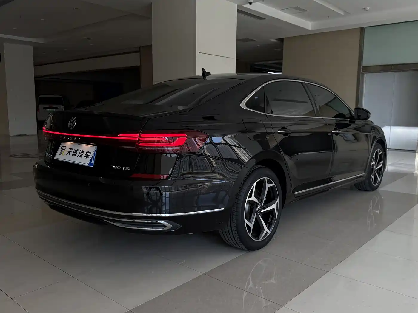 Volkswagen Passat 2024 380TSI Dragon Glory Edition фото 18