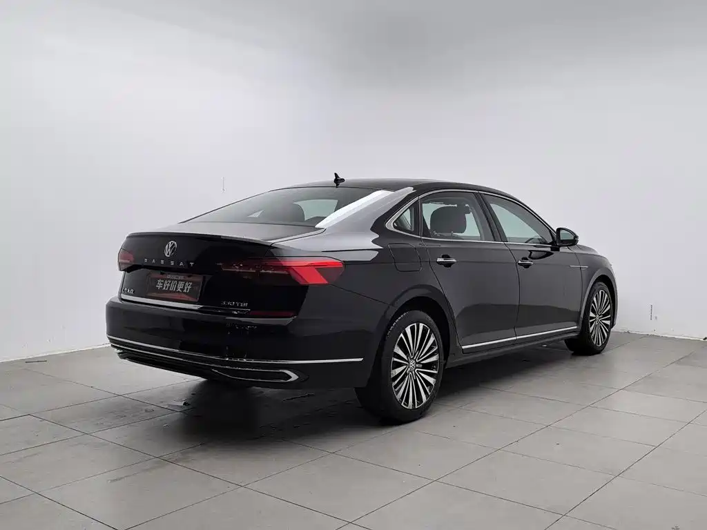 Photo 2 - Volkswagen Passat
