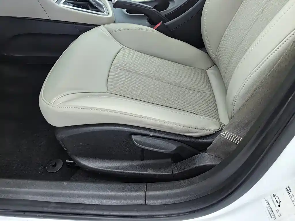 Фото 20 - Buick Excelle