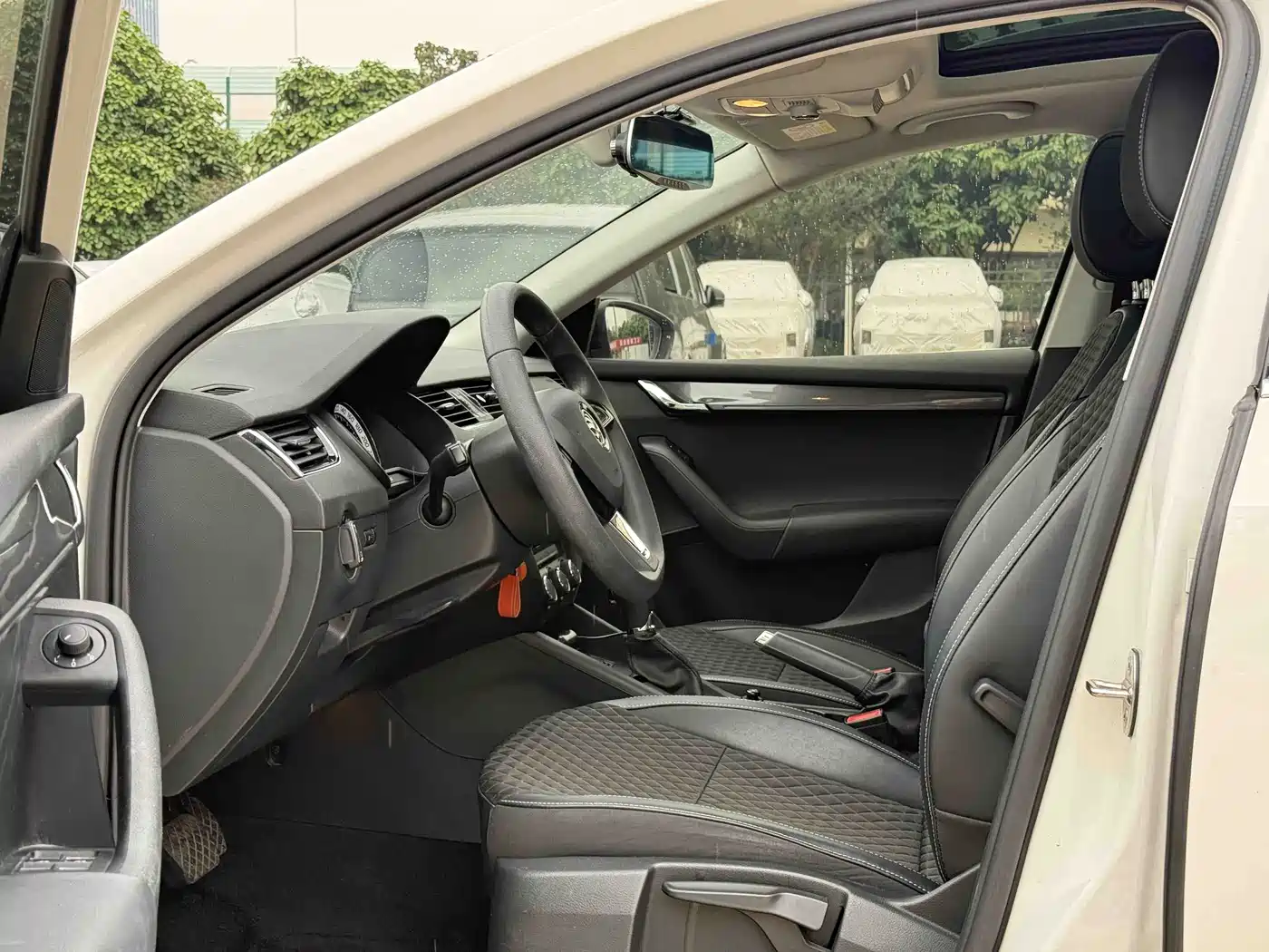 Škoda Octavia 2019 Wagon TSI230 DSG Luxury Edition China V фото 8