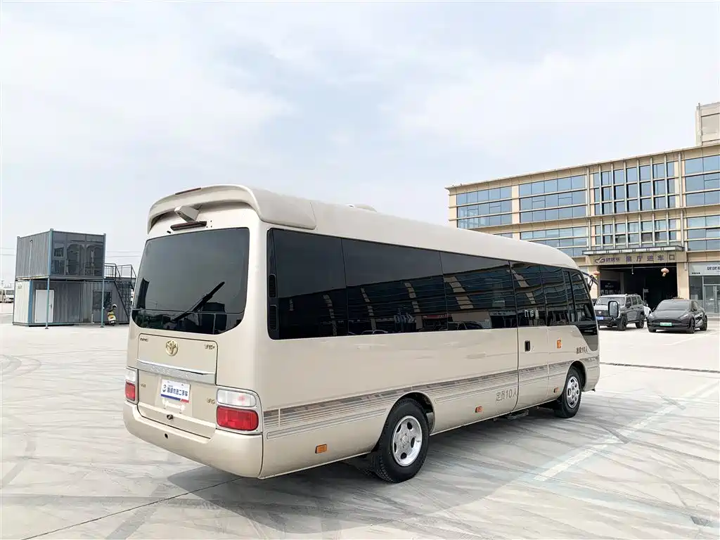 Toyota Coaster 2015 4.0L Premium Bus GRB53L-ZCMSK 20-seater Special Edition фото 20