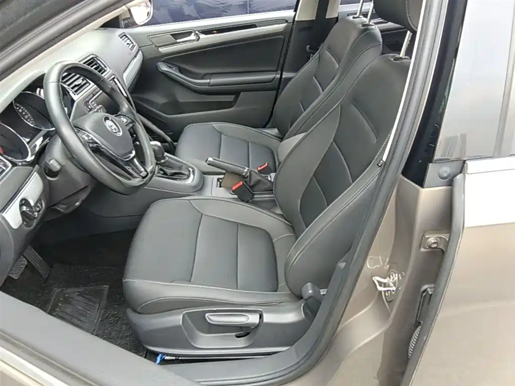 Volkswagen Sagitar 2017 230TSI Automatic Comfort фото 15