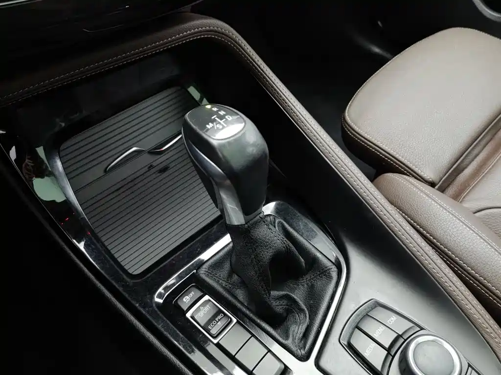 BMW X1 2018 sDrive18Li Premium Model фото 13