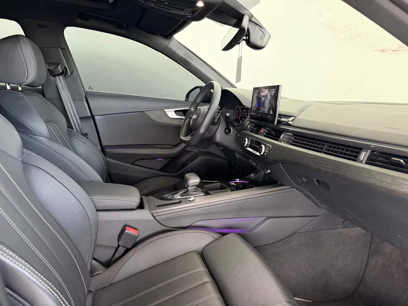 Фото 8 - Audi A4L