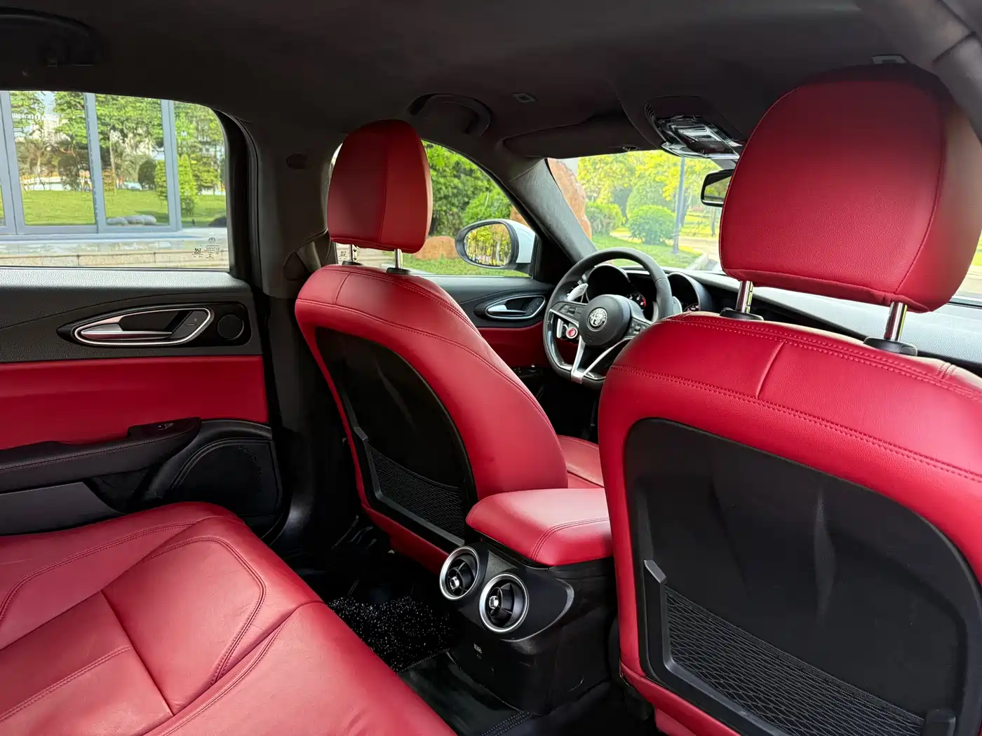 Alfa Romeo Giulia 2017 2.0T 200HP Elite Edition фото 16