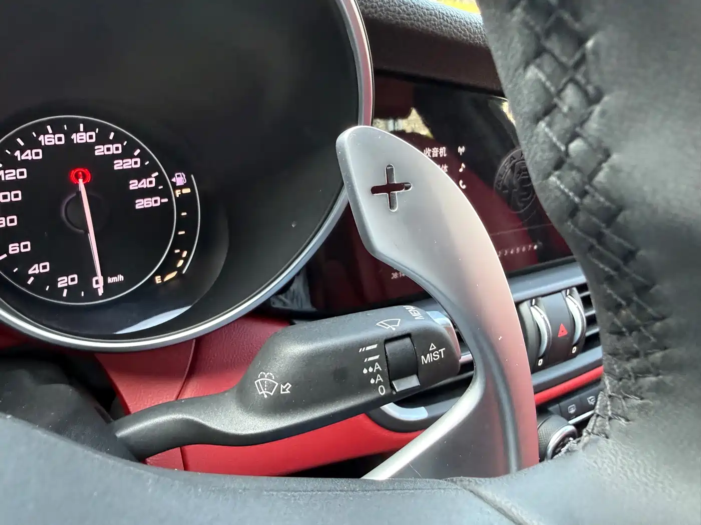 Alfa Romeo Giulia 2017 2.0T 200HP Elite Edition фото 21