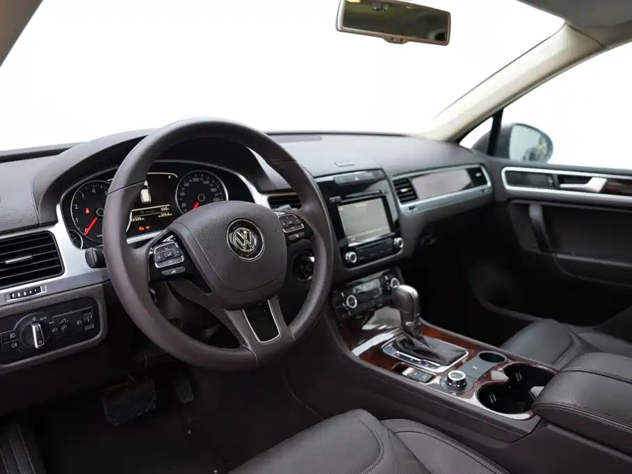 Фото 7 - Volkswagen Touareg