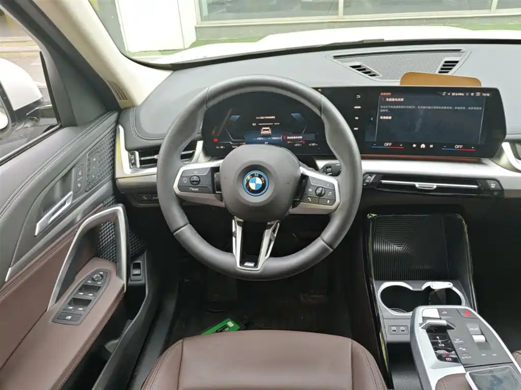 BMW iX1 2023 eDrive25L M Sport Package фото 17