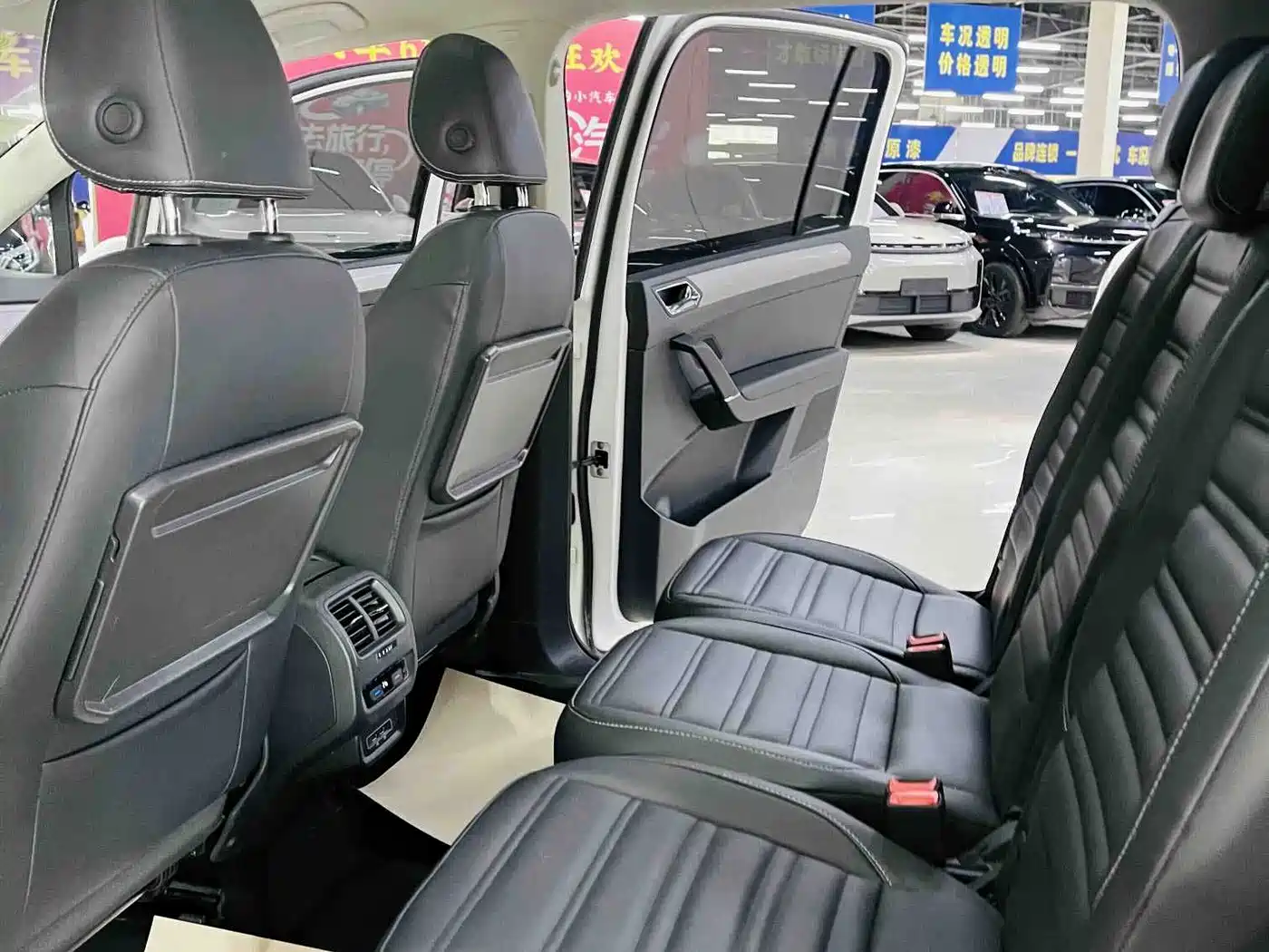 Volkswagen Touran 2018 Touran L 280TSI DSG Comfort Edition 7-seater China VI фото 8
