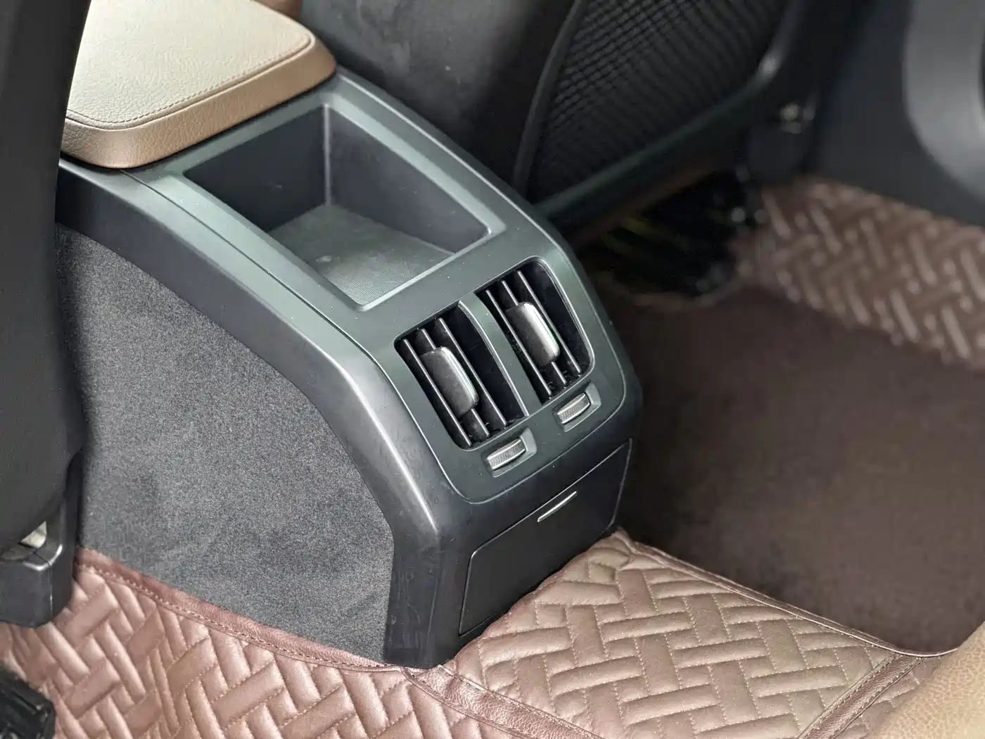 Фото 9 - Volvo S90